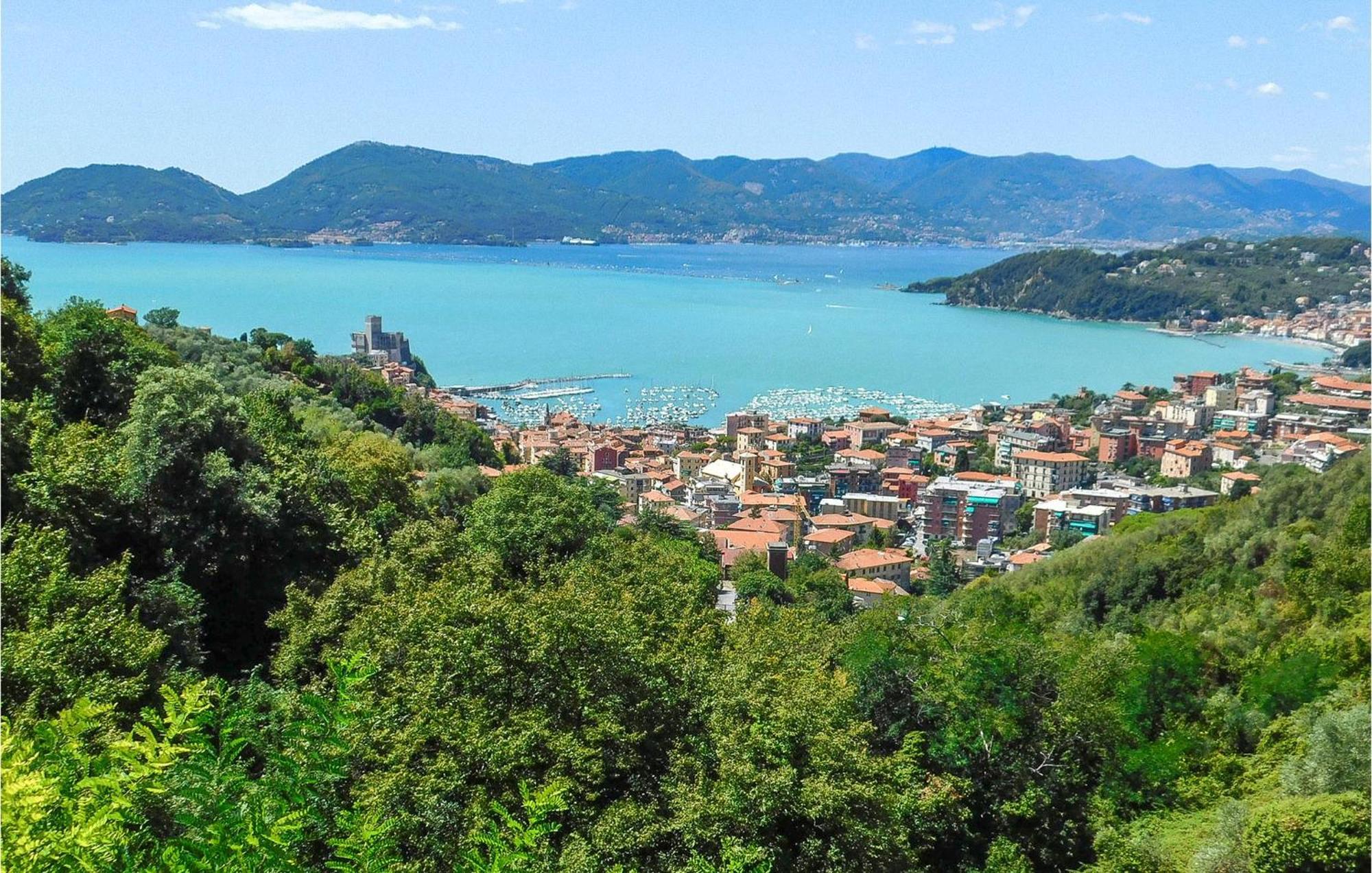 Cozy Apartment In La Spezia With Wifi ภายนอก รูปภาพ